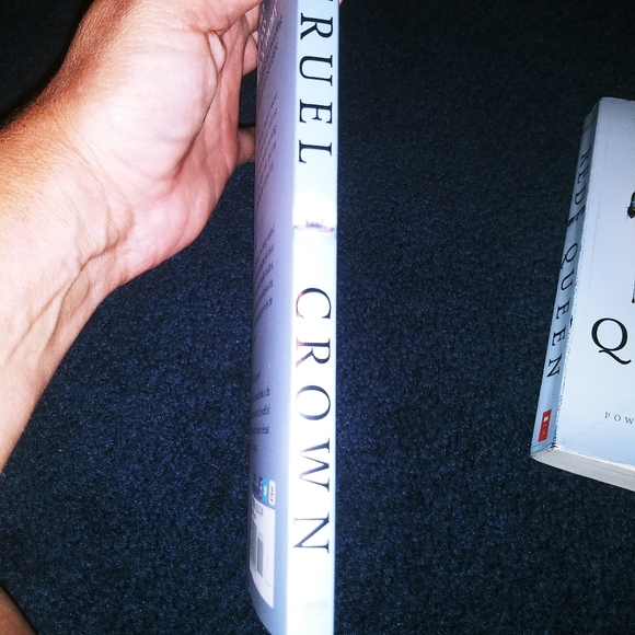 Red Queen book bundle - Picture 5 of 5